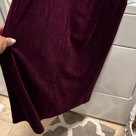 Super down Elegant Velvet Gown in Deep Purple with slit, size XS. NWT - Picture 9 of 9